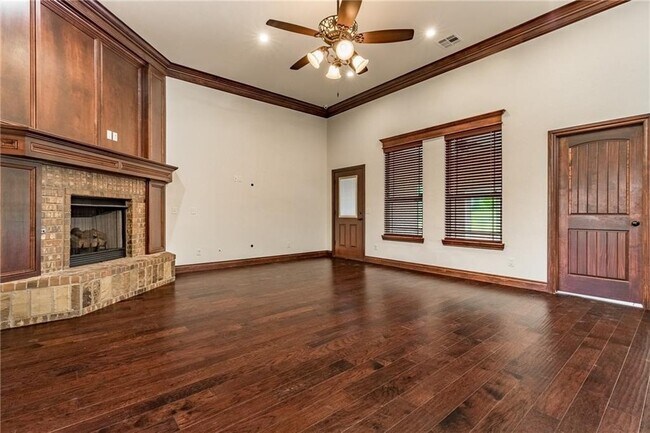 Building Photo - 1545 E Savannah Cir