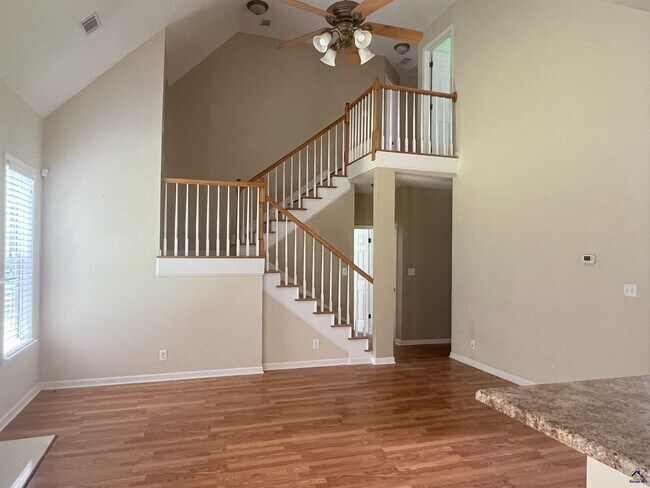 Foto del edificio - 136 Joycliff Cir