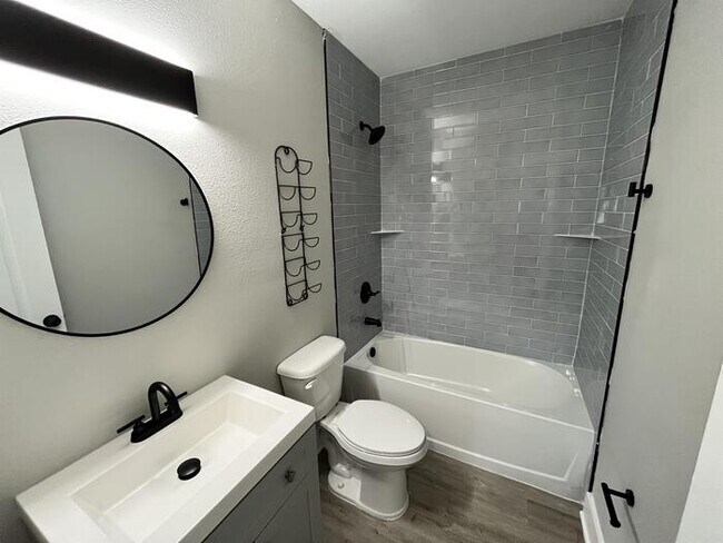 Building Photo - 3 bedroom in Green Cove Springs