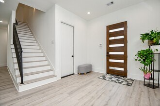 Building Photo - 7603 Jacquelyn Gdns Ln