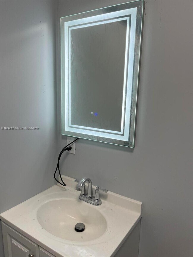 Foto del edificio - 2785 NW 59th St