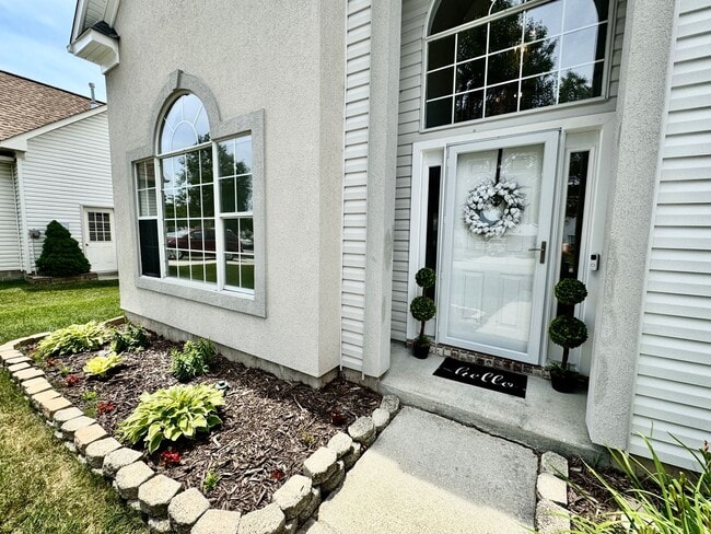 Building Photo - 4-Bedroom Home Castleton Ready 07-16-26! A Pet-Friendly Home - All Appliances - Fenced Yard - Exc...