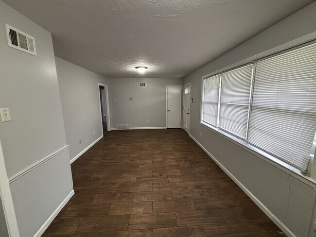Building Photo - 2247 Pamela Dr