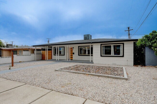 Building Photo - Fully Furnished or Unfurnished 3 BR / NO HOA