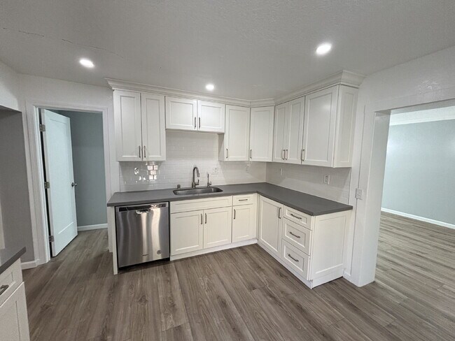 Building Photo - 1966 Ayers Rd