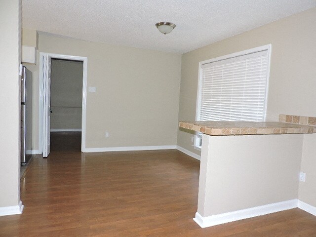 Building Photo - 3900 N Heatherhill Dr