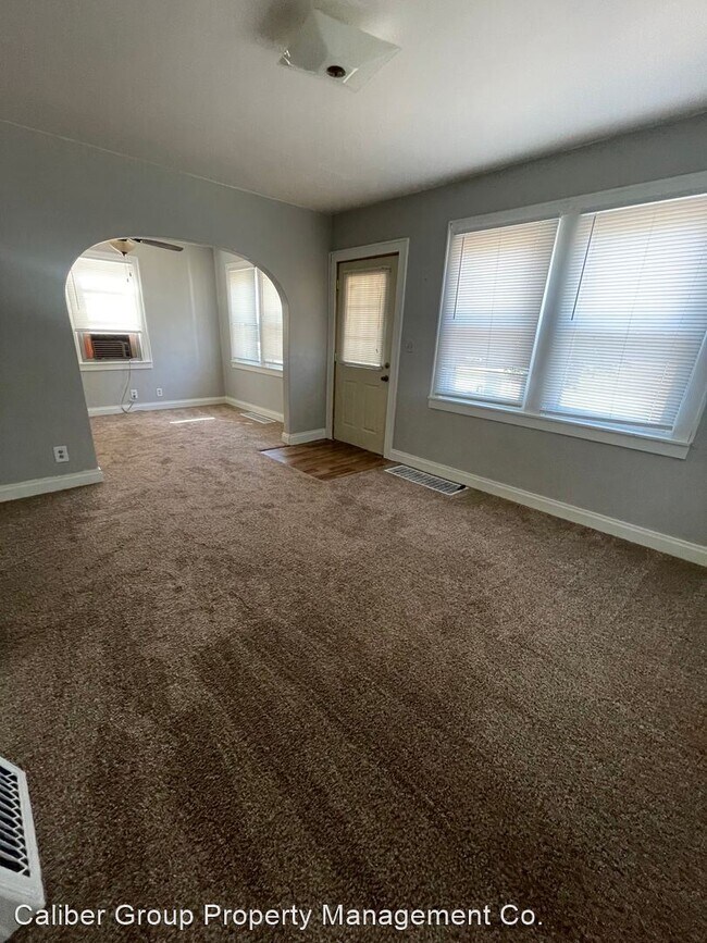Building Photo - 3 br, 1 bath House - 704 W 18th St.
