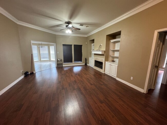 Building Photo - Gorgeous 3 Bedroom Home
