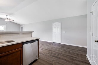 Building Photo - 6 Spg Lk Cir