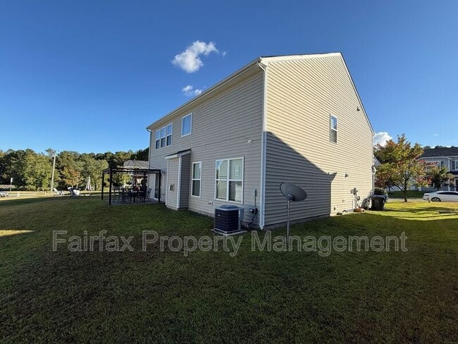 Photo - 127 Rosebud Ln House