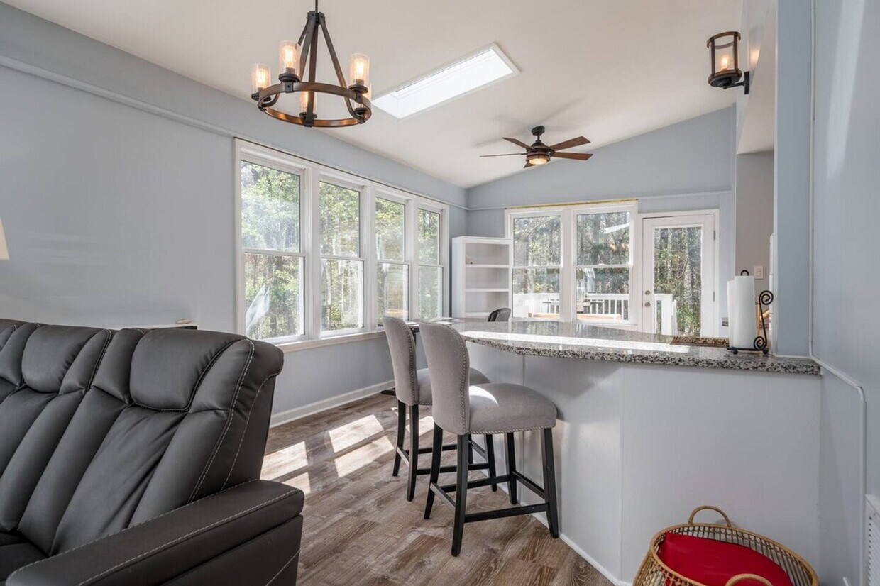 Foto principal - 202 Woodglen Ln