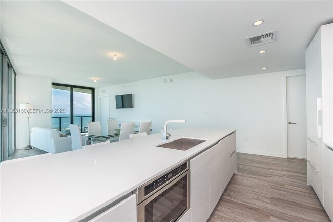 Foto del edificio - 1300 S Miami Ave