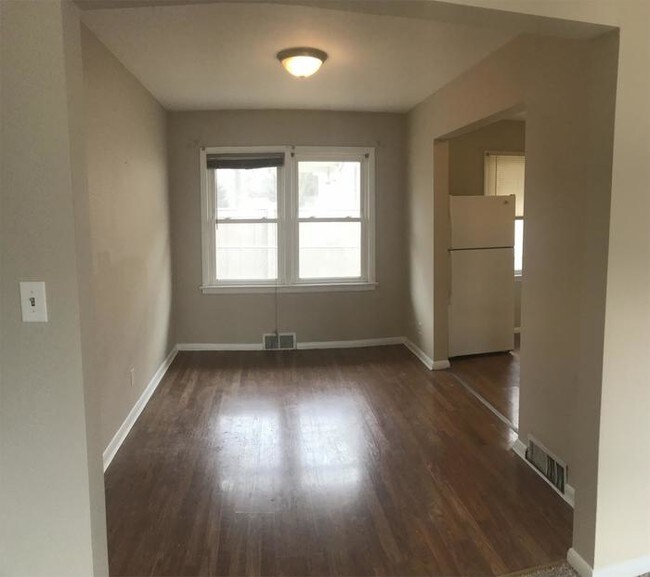 Building Photo - Duplex Unit in Peoria Heights