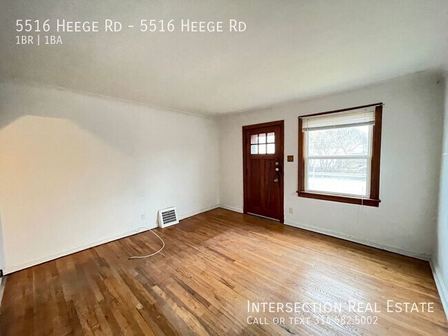Building Photo - Adorable Affton 1 Bedrooom w/ Private Base...