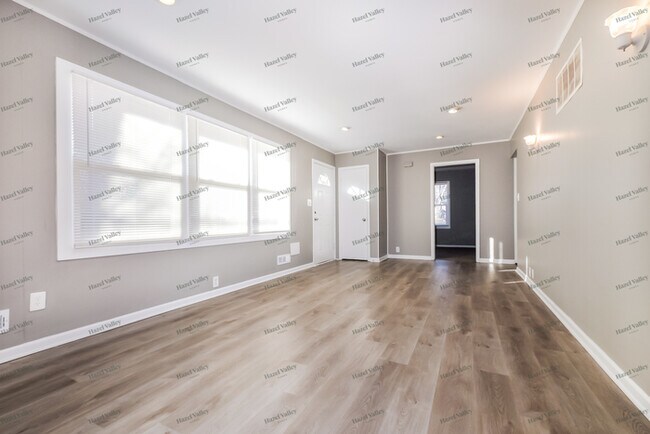 Foto del edificio - 6700 E 109 St