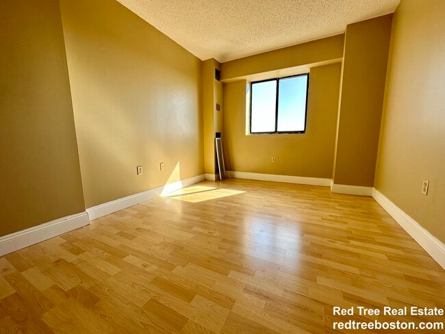 Building Photo - 15 N Beacon St