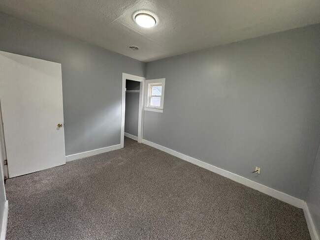 Building Photo - 1940 Woodbridge Rd