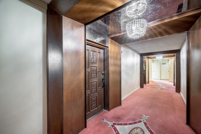 Building Photo - 531 Esplanade