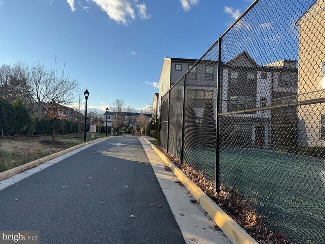 Foto del edificio - 120 Tolocka Terrace NE