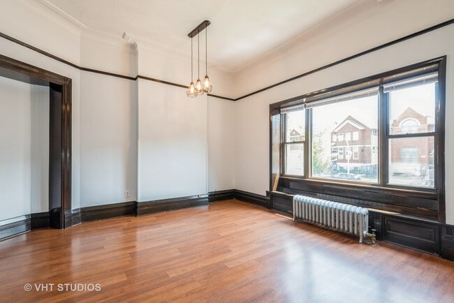 Building Photo - 3136 S Prairie Ave