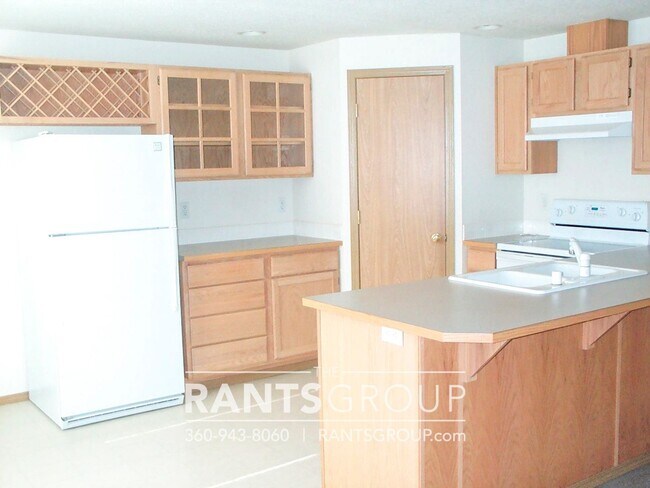 Building Photo - 3 br, 2.5 bath House - 3630 Bittersweet St SE