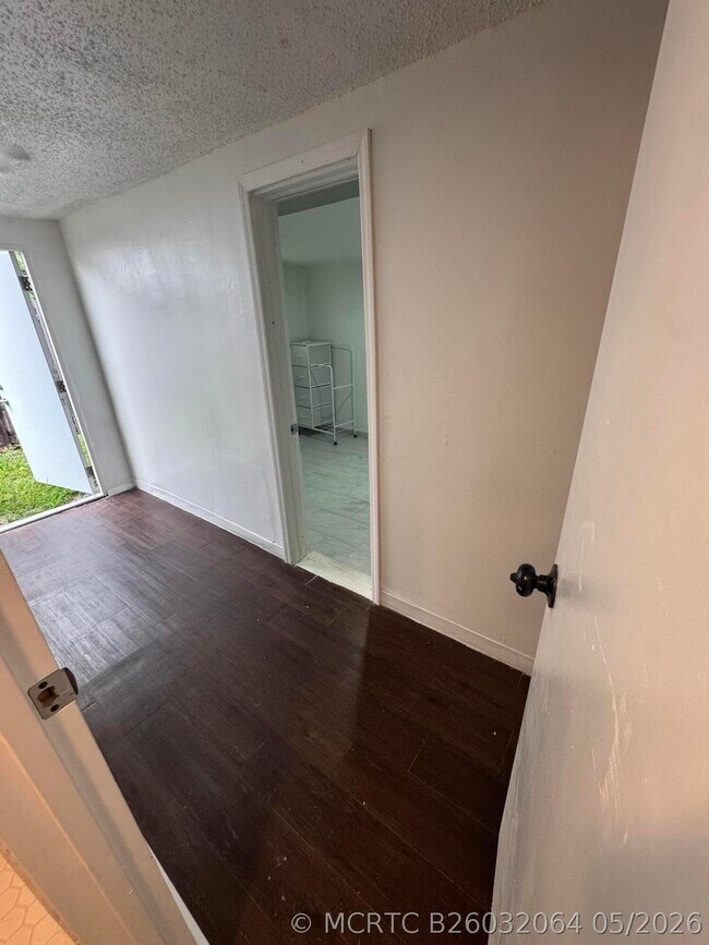 Foto del edificio - 6963 SW 19th St