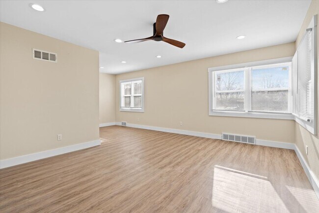 Building Photo - 621 Chestnut St