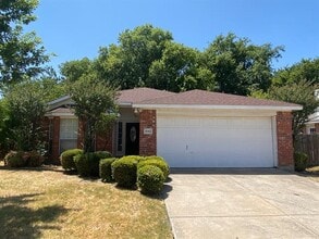 Building Photo - 1042 Palomino Dr
