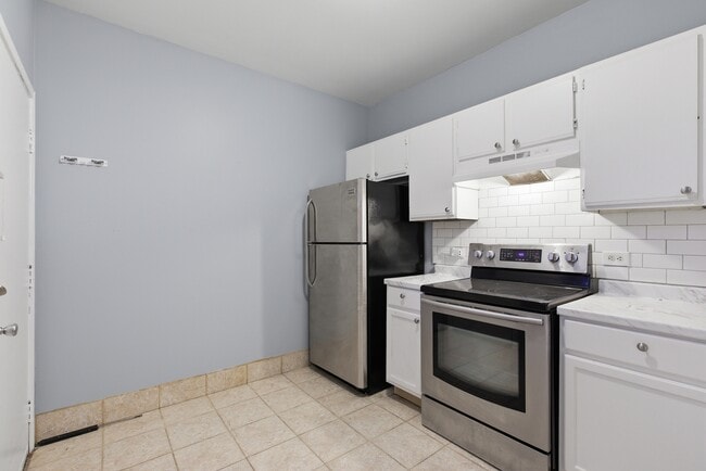 Building Photo - 237 S Lotus Ave