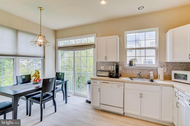 Building Photo - 169 Danbury St SW