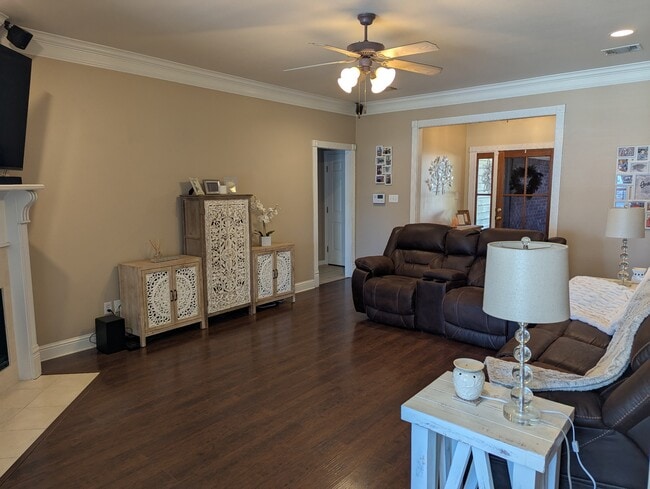 Building Photo - 405 Heritage Dr