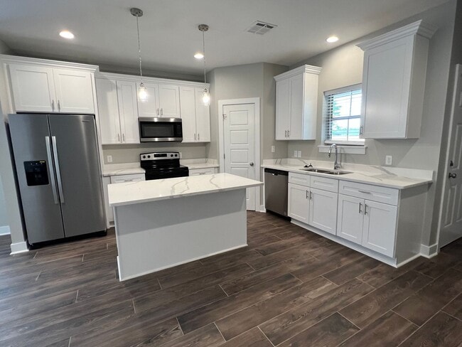 Building Photo - 3-Bed / 2.5-Bath Beautiful Townhomes
