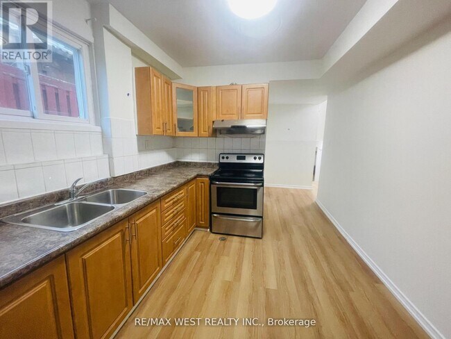 Building Photo - 82 Dafoe Crescent