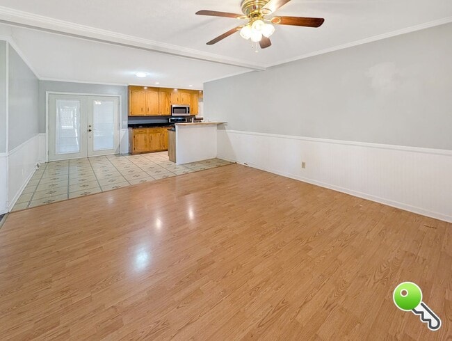 Building Photo - Charming Easley Home with Fenced Yard, Sunroom & Walkable To The YMCA!