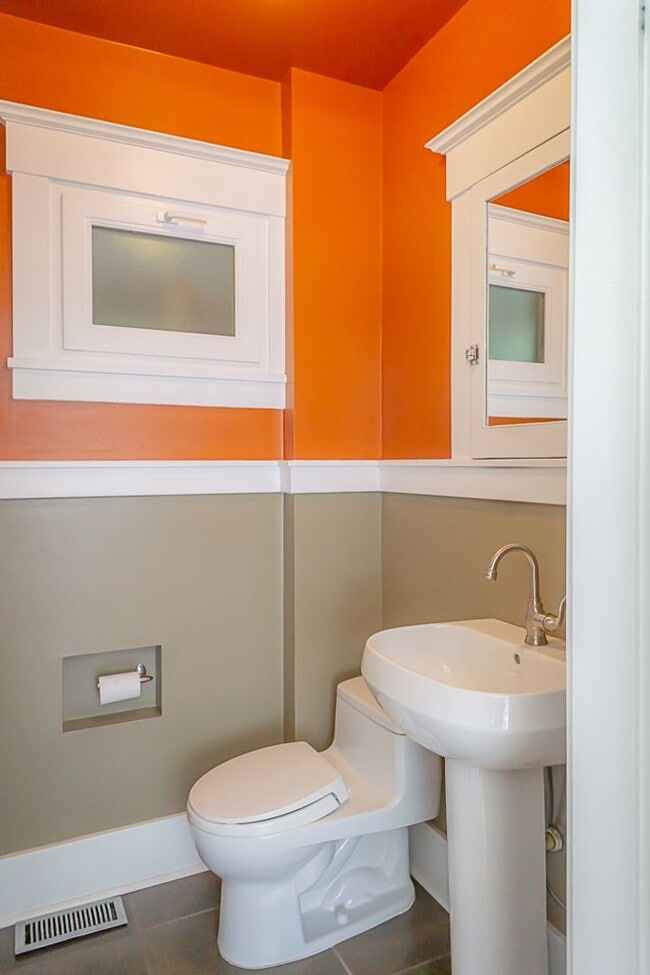 Building Photo - 4bd/2.5ba Seattle Home