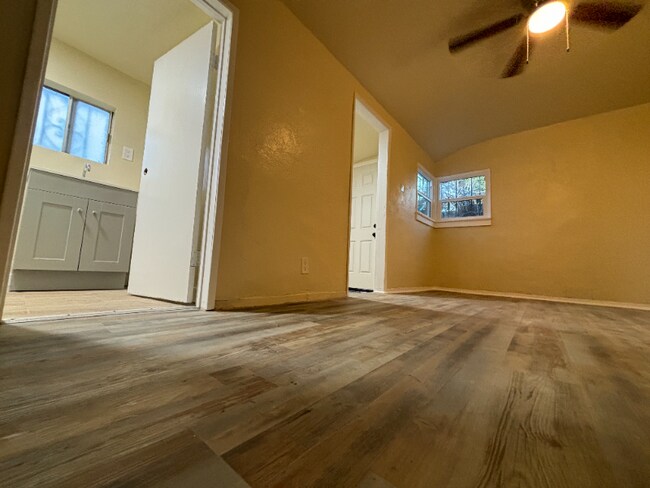 Foto del edificio - 1129 E 103rd St