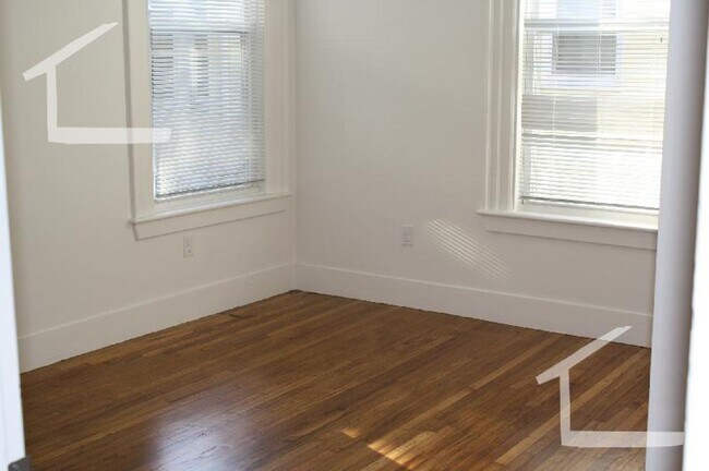 Building Photo - Hige 4 bed Close to BU