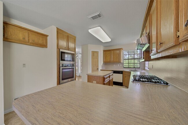 Foto del edificio - 33134 Old Hempstead Rd