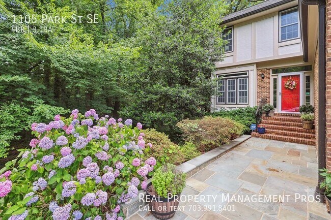 Foto del edificio - Bright & Beautifully Remodeled Vienna Home...