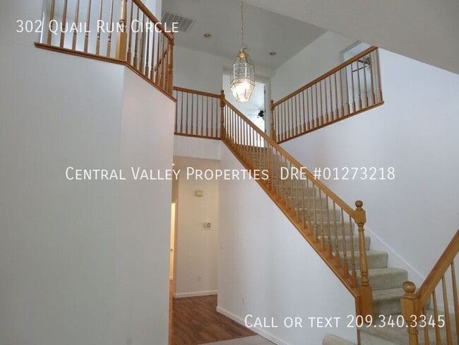 Foto del edificio - 302 Quail Run Cir