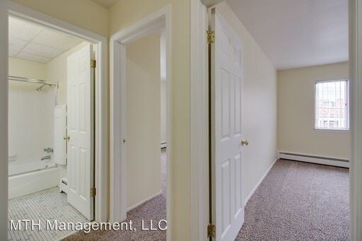 Building Photo - 3227-3227 Holiday Dr