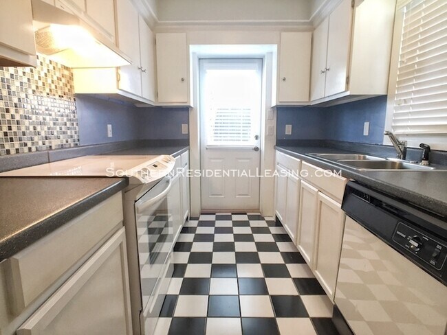 Foto del edificio - Downtown Pensacola 2BD/2.5BA - Coming Soon!