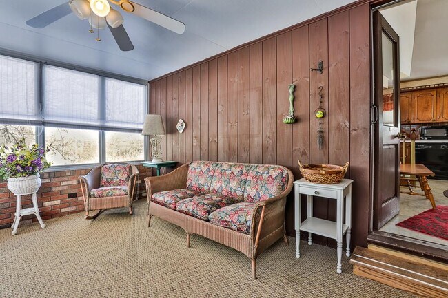 Building Photo - 334 S River Rd