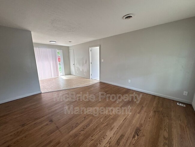 Building Photo - 1437 Ridgewood Dr