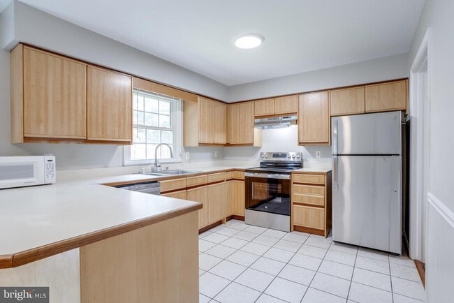 Building Photo - 4685 Forestdale Dr