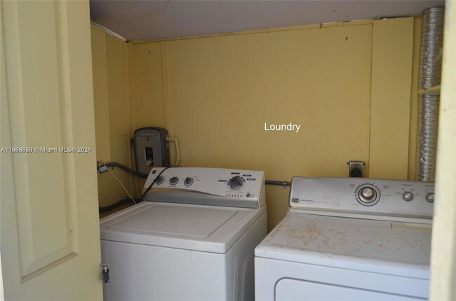 Building Photo - 5700 SW 38th St