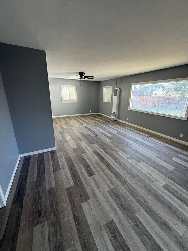 Building Photo - $0 First Month's Rent / $0 Deposit at Move-in