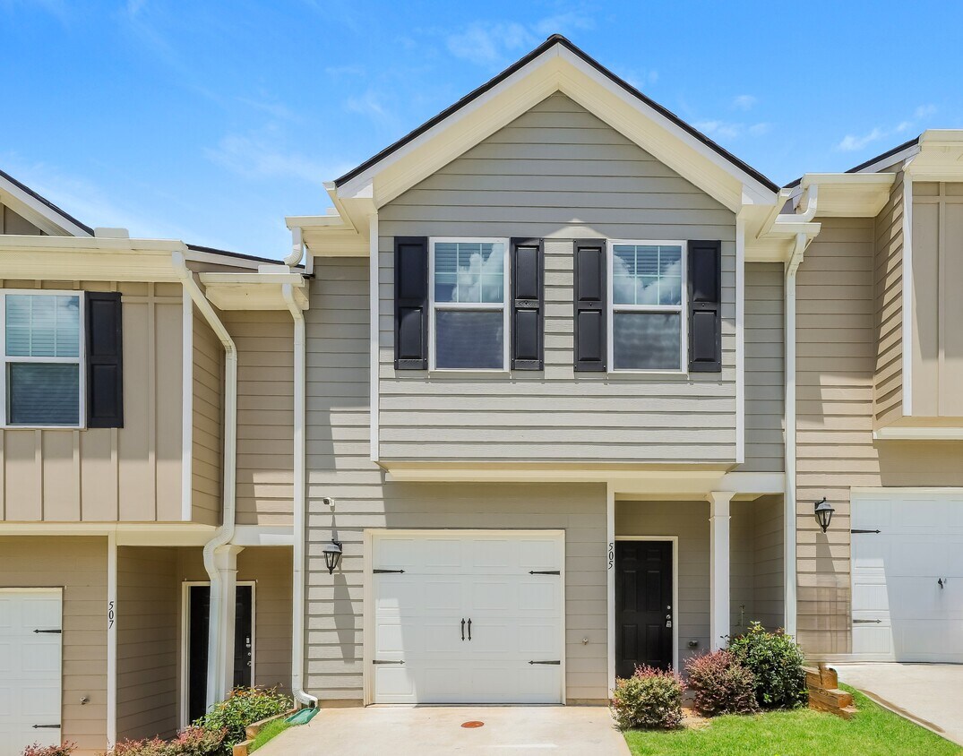 Foto principal - 414 Highwood Ln