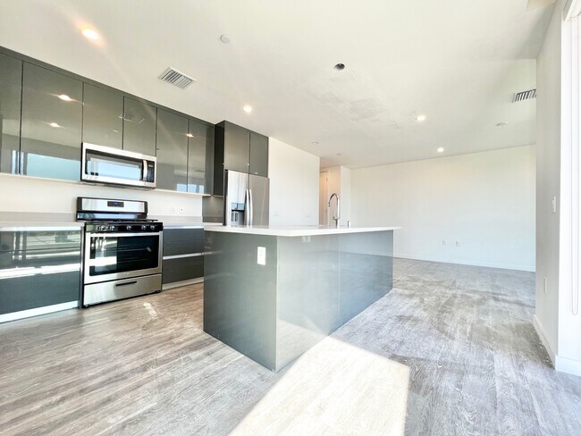 Foto del edificio - 714 N Sweetzer Ave