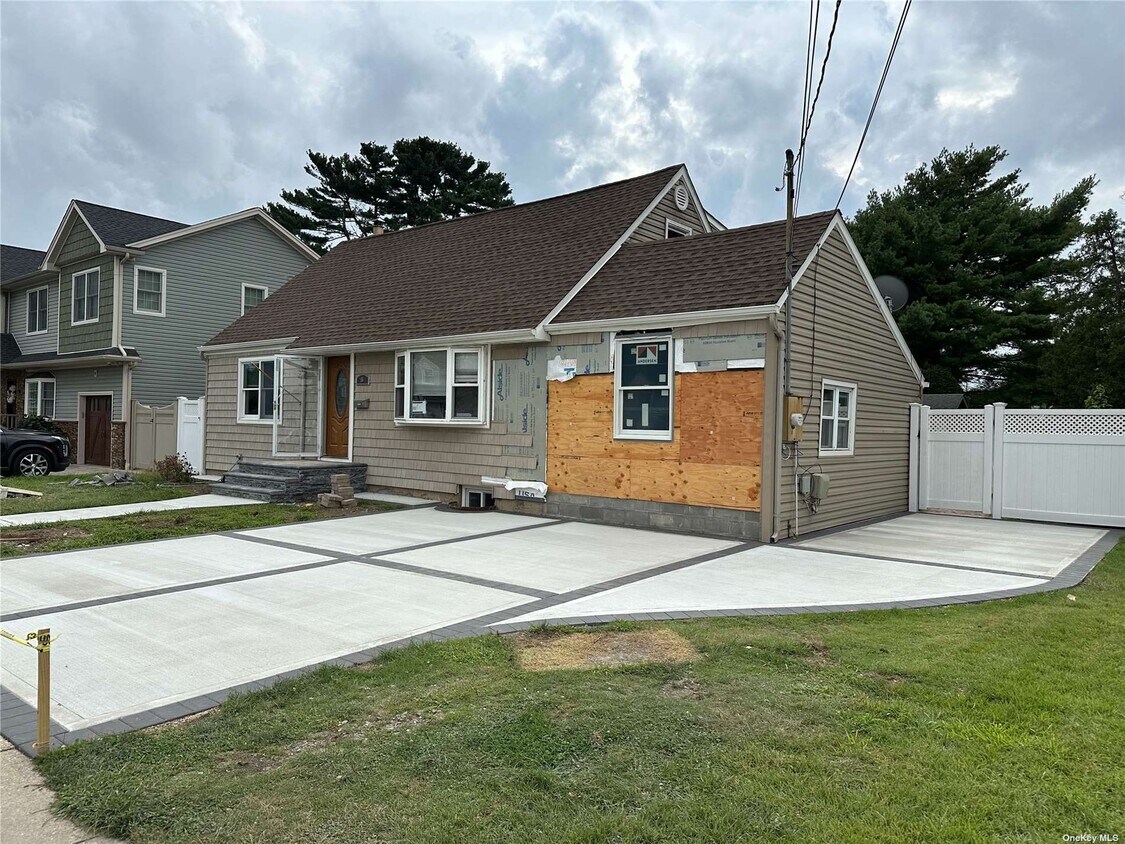 Building Photo - 16 Cornwall Ln